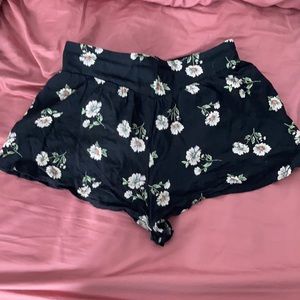 XXI Cheeky shorts